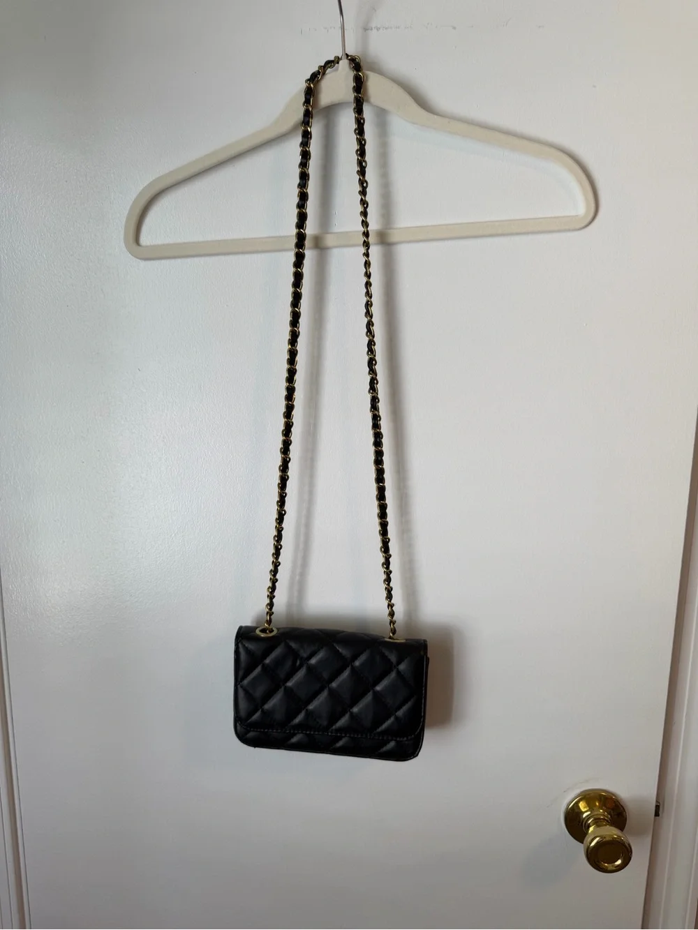 American Eagle Black Chain-Shoulder Crossbody Bag